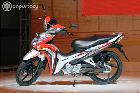 Honda trình làng xe Blade 2012