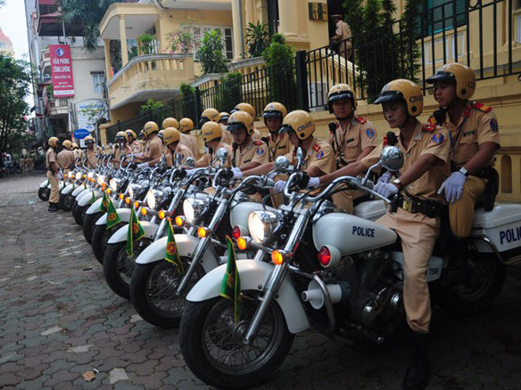 Hà Nội tung 600 cảnh sát chống bão