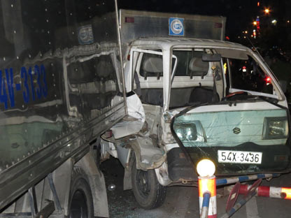 Ô tô điên đâm liên hoàn, hơn 10 người nhập viện