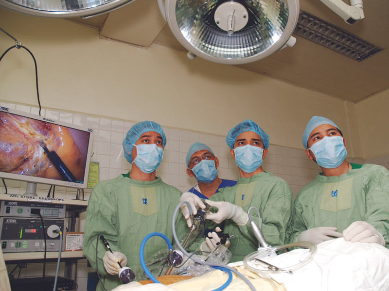 Điều gì sẽ xảy ra khi phẫu thuật nội soi và vi phẫu bỗng dưng mất điện? Ảnh: Lê Nguyễn