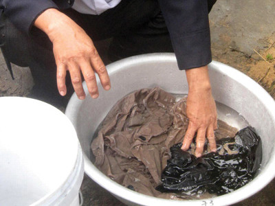 Tìm ra nguồn gốc quần áo có 'sinh vật lạ'