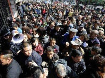 Người dân Trung Quốc đổ xô mua muối chống nhiễm xạ