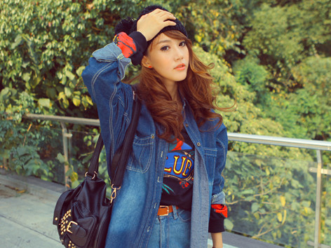 Chất lừ với sơ mi denim