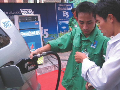 Tiêu thụ xăng E5 tăng nhanh