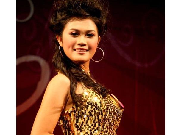 Ngắm nữ sinh đại học Dược khoe dáng