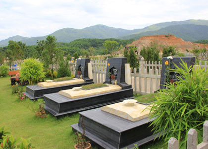 Bỏ tiền tỷ mua đất xây mộ