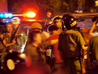 Cảnh sát vây ráp nhóm giang hồ Sài Gòn