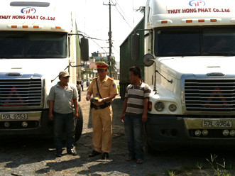 'Ớn lạnh' tài xế xe container