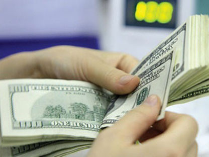 USD 'chợ đen' leo thang, vàng tuột dốc
