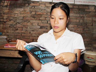 Hoàn cảnh của Lê Thị Yến cũng như tựa đề cuốn sách: Vượt lên số phận. Ảnh: Hoàng Lam