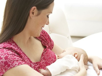 Các bà mẹ nuôi con bú thường nhẹ cân hơn ở tuổi 50