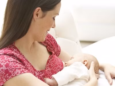 Các bà mẹ nuôi con bú thường nhẹ cân hơn ở tuổi 50