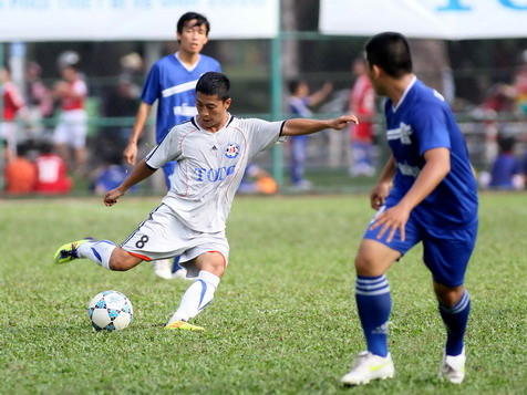 Tuyển thủ quốc gia đi ‘đá phủi’