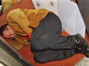 Mắc kẹt trong thang máy suốt 4 ngày