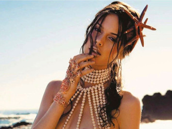 Jessica Clarke 'nàng tiên' biển gợi cảm