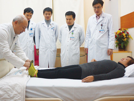 Người đầu tiên thay đĩa đệm nhân tạo tại Việt Nam