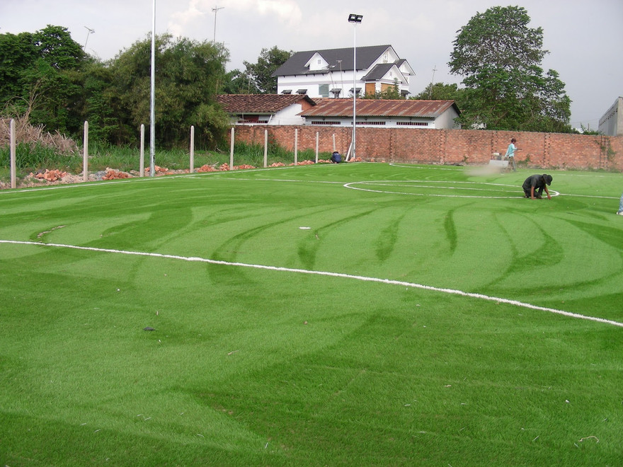 Bất động sản ế ẩm, đất dự án thành… sân bóng