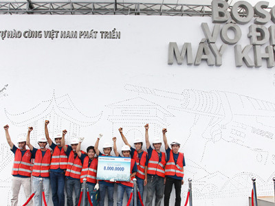 Bức tranh lớn nhất Việt Nam được tạo từ lỗ khoan