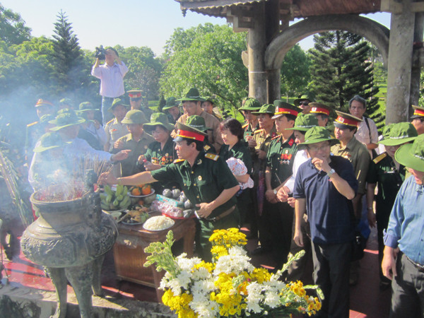 Cựu chiến binh thăm lại chiến trường xưa