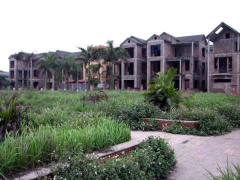 Nhà đầu tư đau đầu vì tiền chênh