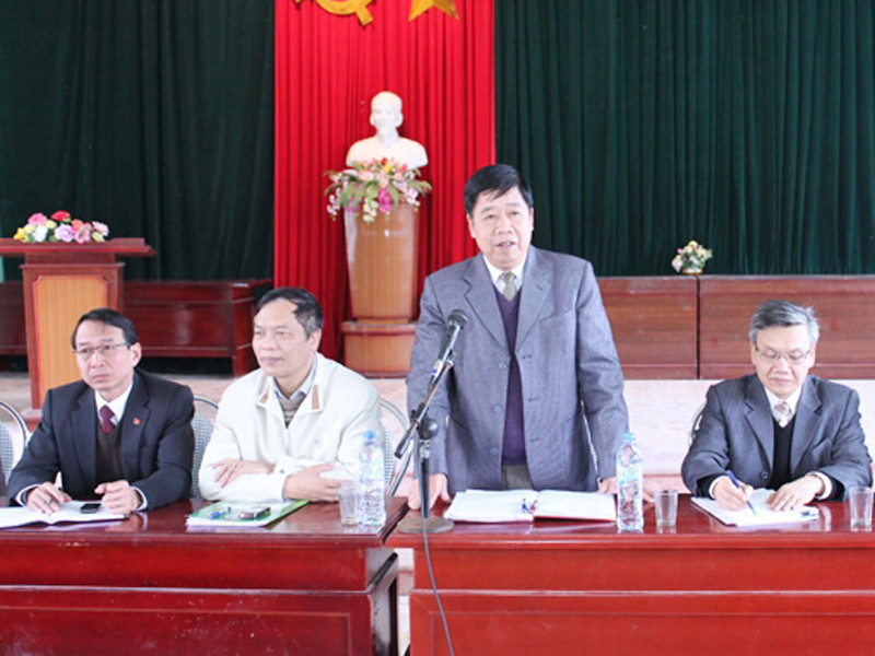 Ông Đan Đức Hiệp làm việc tại xã Vinh Quang