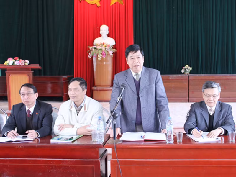 Ông Đan Đức Hiệp làm việc tại xã Vinh Quang