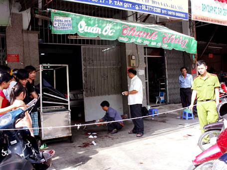 Thiếu nữ đâm hai bố con tử thương