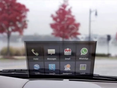 Lướt Facebook trên kính chắn ôtô