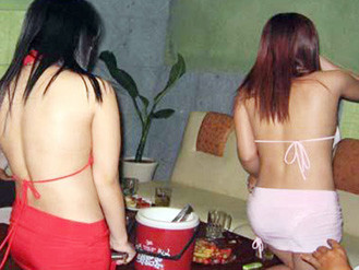 'Sóng ngầm' trong những quán karaoke