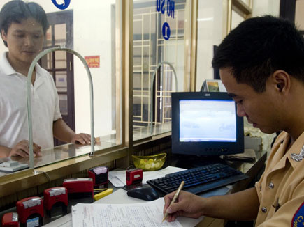 Phạt 10 triệu đồng nếu không sang tên đổi chủ phương tiện