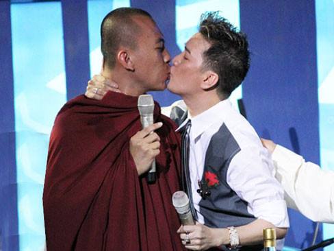 Mr Đàm 'khóa môi' sư thày khiến dư luận 'dậy sóng'