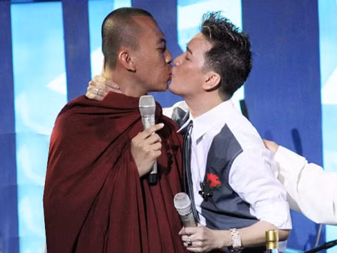 Mr Đàm 'khóa môi' sư thày khiến dư luận 'dậy sóng'