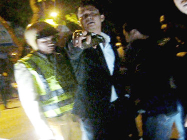 "Thiếu gia" hành hung nữ phóng viên đang tác nghiệp