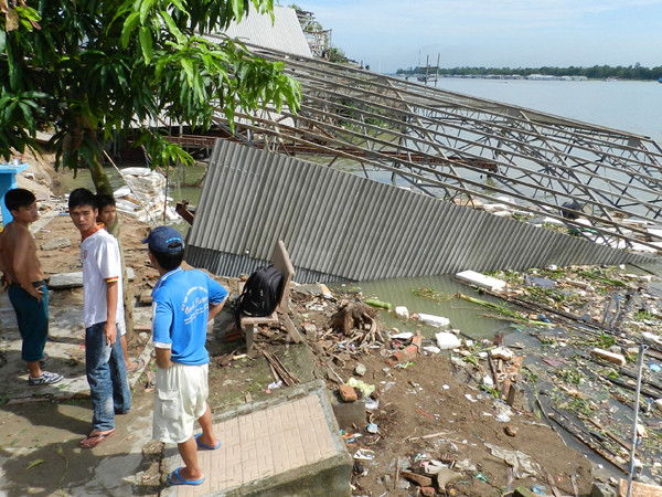 Sạt lở tiếp tục diễn biến phức tạp