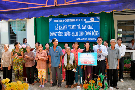 Tài trợ dự án cung cấp nước sạch cho xã