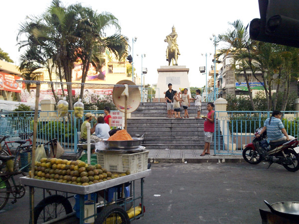 Những tượng đài làm xấu thành phố