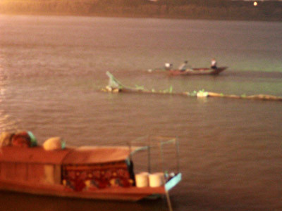 Trắng đêm tìm thi thể chị Huyền dưới cống