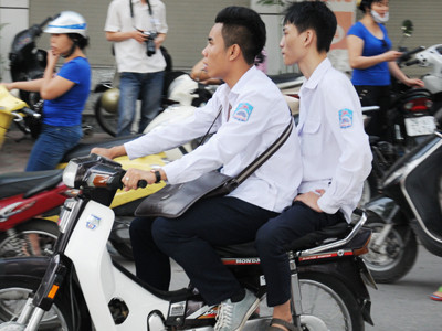 Nhiều thí sinh đi thi tốt nghiệp muộn