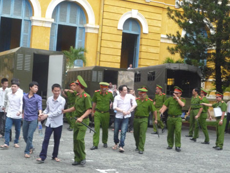 Đề nghị tù chung thân kẻ 'chặt tay cướp xe SH'