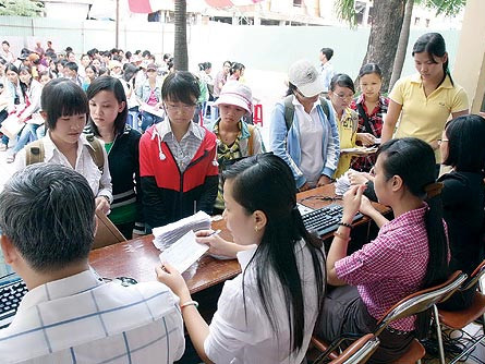 Bất cập trong việc cấp tiền miễn giảm học phí