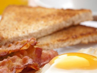 Ăn sáng bánh mì với trứng giúp giải rượu