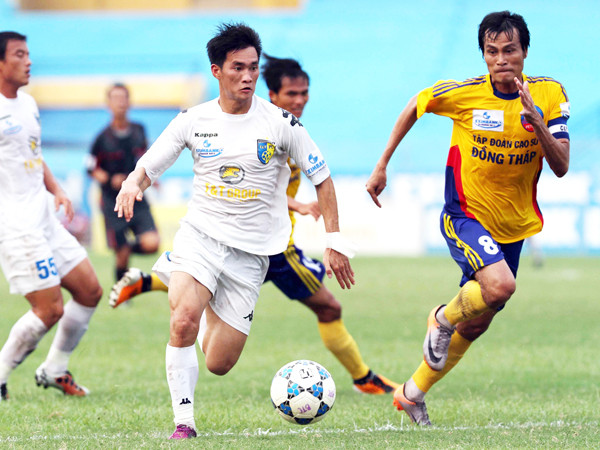 'Bầu' Hiển: Có lẽ Công Vinh ra đi vì tiền