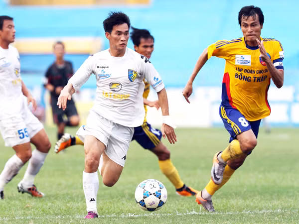 'Bầu' Hiển: Có lẽ Công Vinh ra đi vì tiền