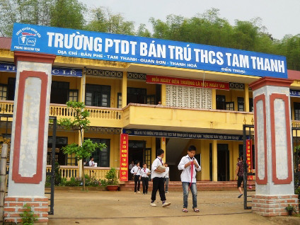 Mắc 'bệnh lạ', hàng chục nữ sinh phải nghỉ học