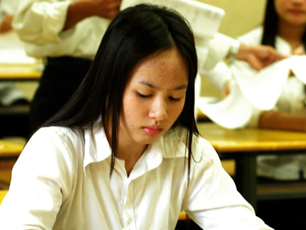 Phân cấp cho địa phương không phải nới lỏng thi tốt nghiệp