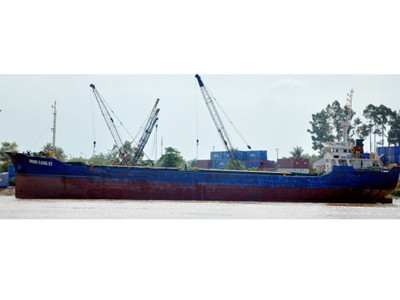 Tạm giữ một tàu vận chuyển chất thải nguy hại