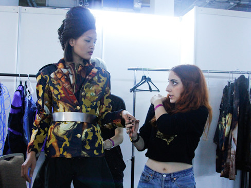 'Gái quê' Chà Mi được nhà thiết kế ngoại chăm chút