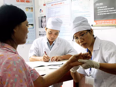Suýt mất mạng vì tự ý dùng thuốc