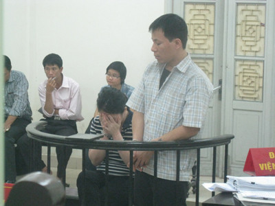 Vợ trộm cắp nơi chồng làm bảo vệ