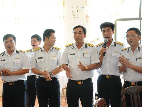 Ấm lòng chiến sĩ Trường Sa